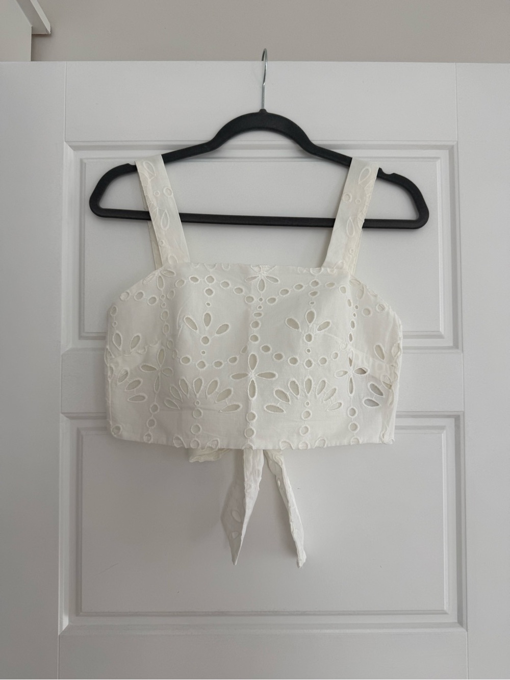 H&M White Eyelet Tie-Back Crop Top